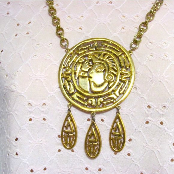Vintage Signed Tortolani Gold Plated Mayan Design Pendant Necklace - Picture 7 of 12